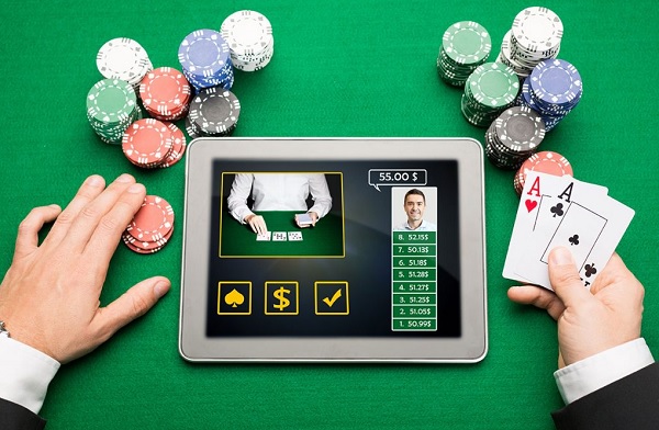 Table Games: Online vs. Land-Based Casinos | 12BET Casino